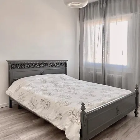 Thomas House On Train Tracks * Венеция