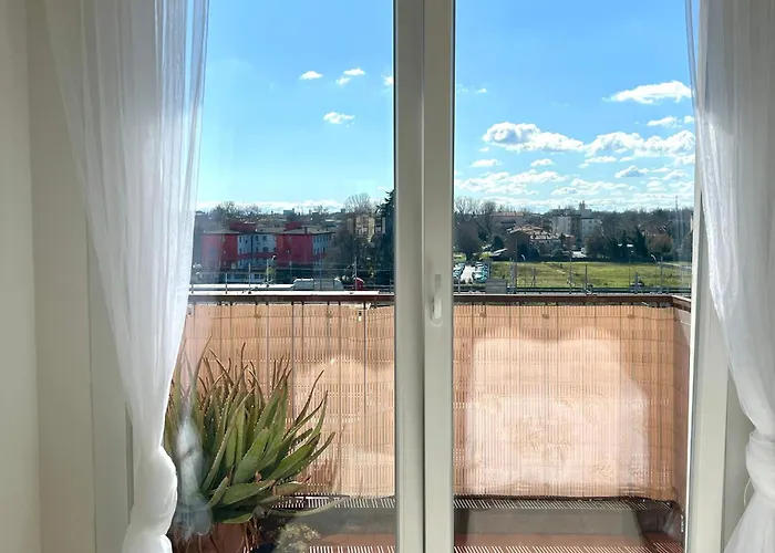 Thomas House On Train Tracks דירה