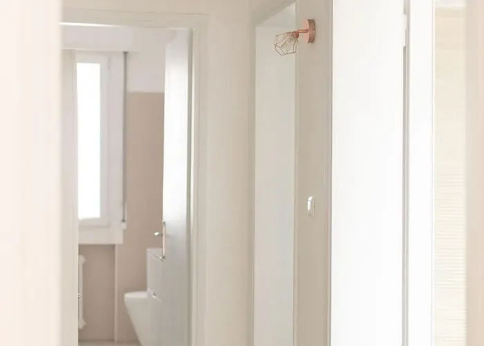 Thomas House On Train Tracks דירה *